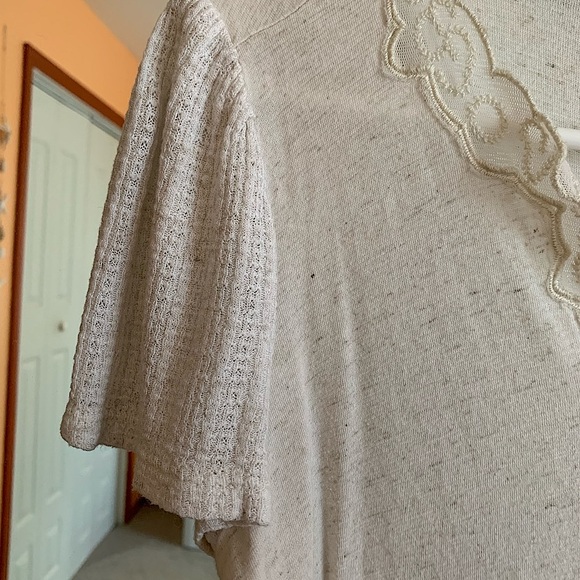 Lucky Brand Women’s Short Sleeve Cream Lace V Neck Tee Size Extra Small - Picture 3 of 4